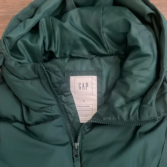 NWOT GAP cold control puffer vest - Picture 2 of 2